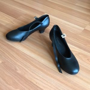 Black theatricals character shoes size 6